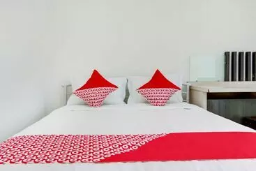 هتل Reddoorz At Golden White House Pettarani