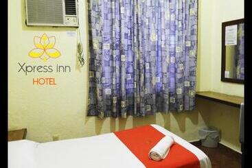 호텔 Xpress Inn