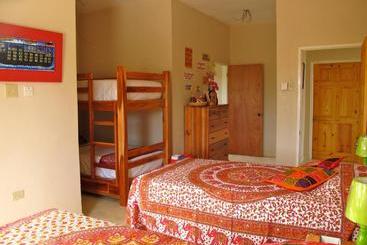 هاستل Just Next Door