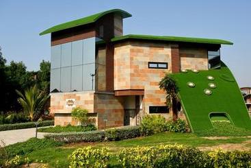 Neonz Resort And Club