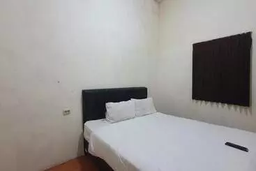 Hotel Reddoorz Syariah At Demasto Homestay Jember