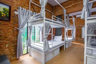 Spot On 957 Hue Corner Hostel