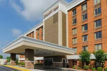 Отель Holiday Inn & Suites Richmond West End, An Ihg