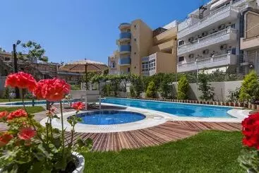 Leonidas Hotel & Apartments