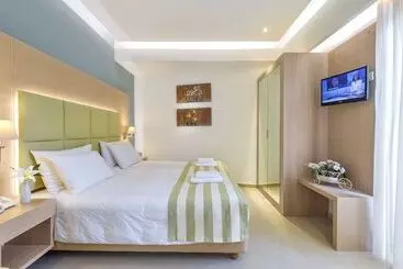 Leonidas Hotel & Apartments