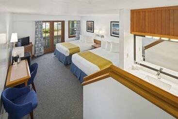 Отель Canadian Princess Lodge & Marina