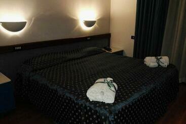 فندق De La Ville