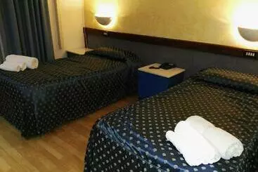 فندق De La Ville