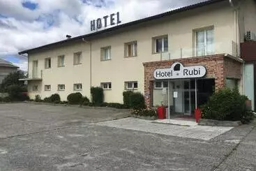 تختخواب و صبحانه Rubi