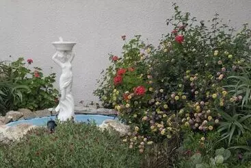 Hilltop Gardens Hotel Apartments