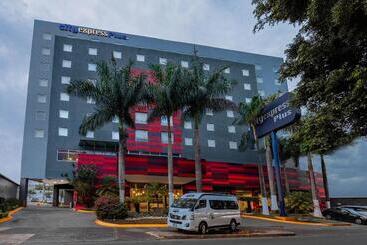 בית מלון כפרי City Express Plus By Marriott Guadalajara Expo