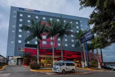 酒店 City Express Plus By Marriott Guadalajara Expo