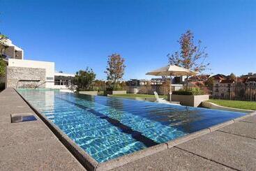 ホテル East Perth Suites