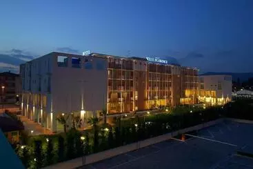 Отель West Florence