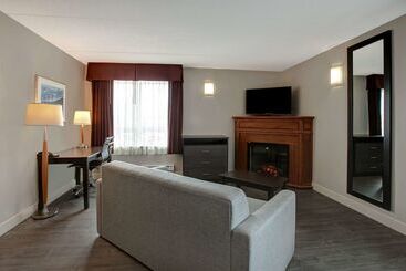 فندق Days Inn & Suites By Wyndham Collingwood