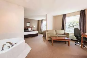 Отель Super 8 By Wyndham Sainte Agathe Des Monts