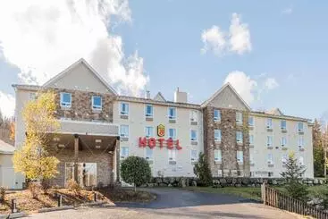 Hotel Super 8 By Wyndham Sainte Agathe Des Monts