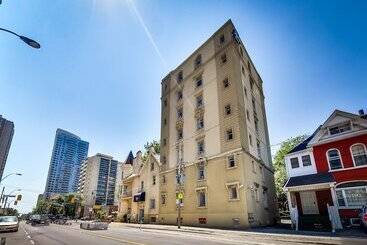 Isabella Hotel And Suites