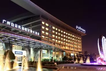 בית מלון כפרי Pullman Guangzhou Baiyun Airport   Canton Fair Free Shuttle Bus & Official Registration Agency