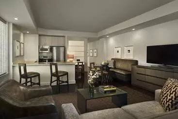 فندق Aka White House