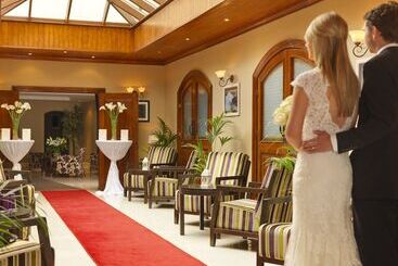 Hotel Killarney Heights
