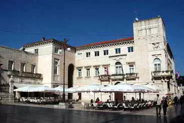 آپارتمان‌های توریست‌ها Apartment Poluotok