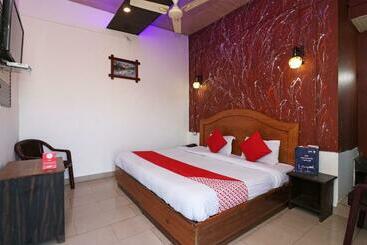 酒店 Spot On 76779 Shinde Niwas