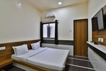 Hotelli Spot On 37366  Mahalaxmi