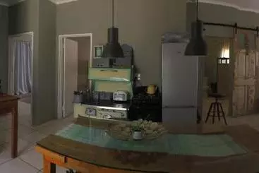 پانسیون Spinoza Self Catering Accommodation