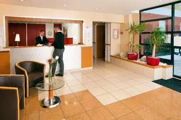 Отель Séjours & Affaires Genève Saint Genis