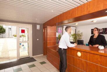 هتل Séjours & Affaires La Rochelle Les Minimes