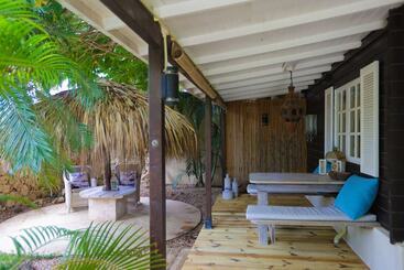 호텔 Bamboo Bonaire Boutique Resort