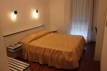 فندق Le Colombelle