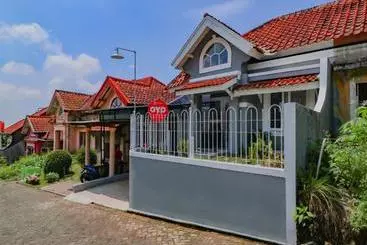 Hotel Oyo 90255 Villa Cipendawa Md28 Cianjur