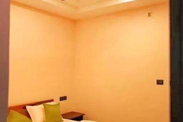 Hotel Fab Hillbottom Stays