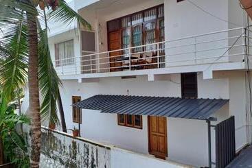 پانسیون Varma Sea View Villas