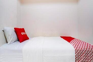 Отель Collection O 90205 Queen Rent Apartment Gateway Pasteur