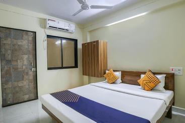 ホテル Spot On Com304 Aishwarya Residency