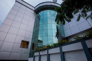 Hotel Woodside Residency