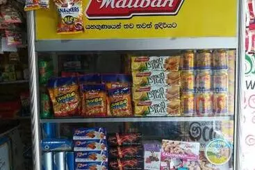 Pensió Paradise Entrance