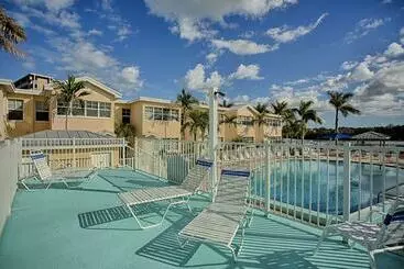 هتل Barefoot Beach Resort