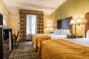 Clarion Hotel & Suites Hamden New Haven