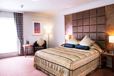 Отель De Vere Cranage Estate