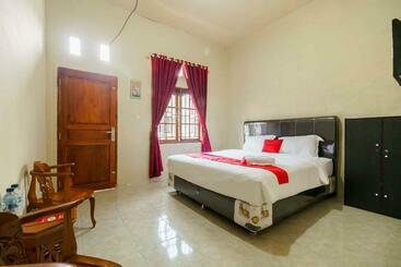 Hotel Reddoorz Near Bukit Kubu Berastagi