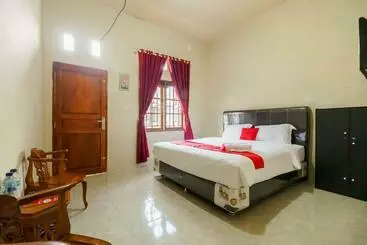 Hotel Reddoorz Near Bukit Kubu Berastagi