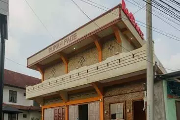 Hotel Reddoorz Near Bukit Kubu Berastagi