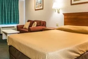 בית מלון כפרי Rodeway Inn