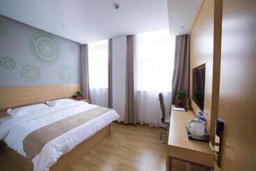 Отель Greentree Inn Zhenjiang Jurong City Tianwang Town Tianzheng Square