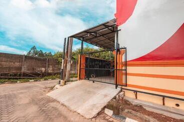 Hotel Oyo 3132 Mahkota Sivali