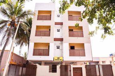 ホテル Spot On 78959 Ab Grand Inn